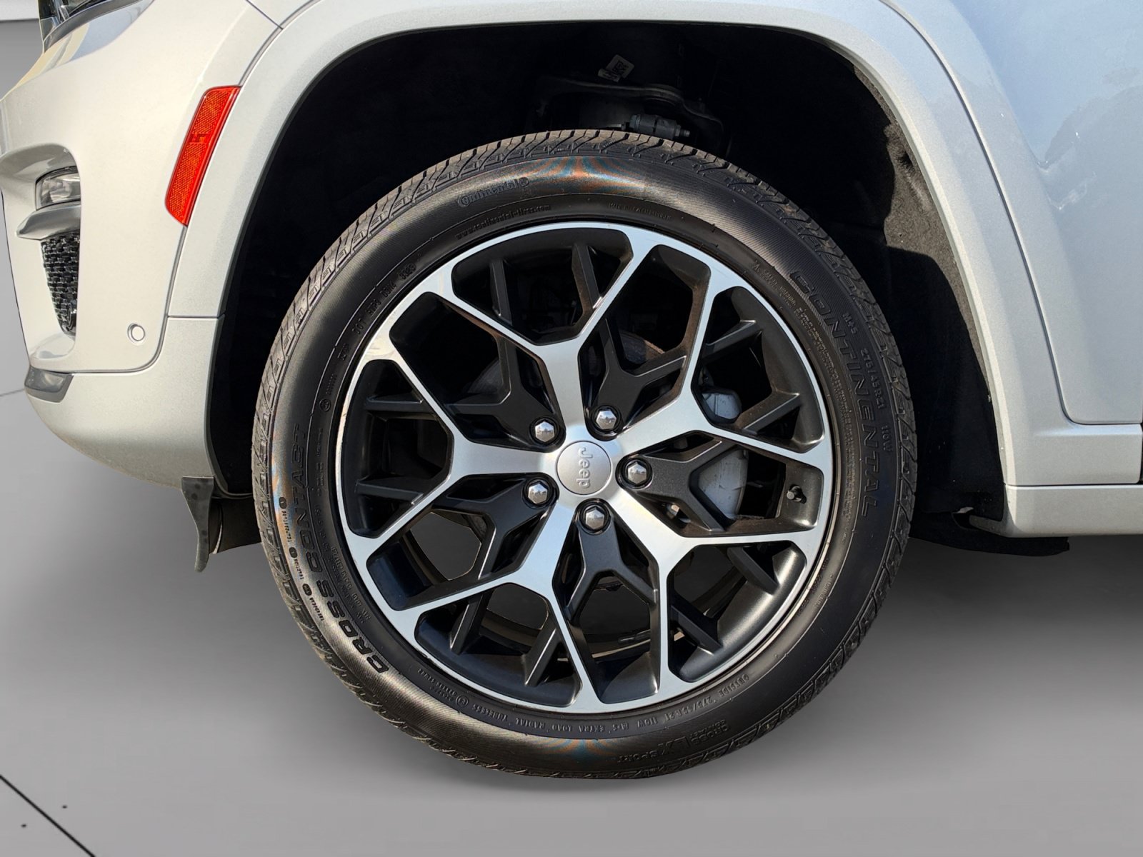 Used 2023 Jeep Grand Cherokee Summit AWD/4WD image 30