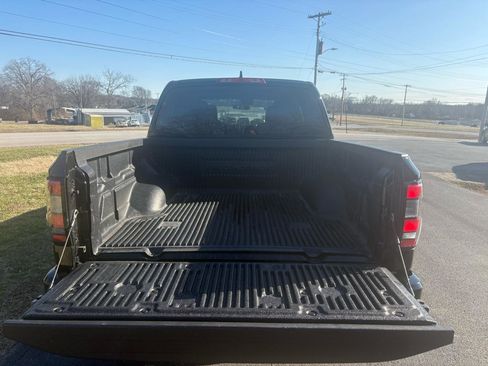 Used 2024 Nissan Frontier SV image 4