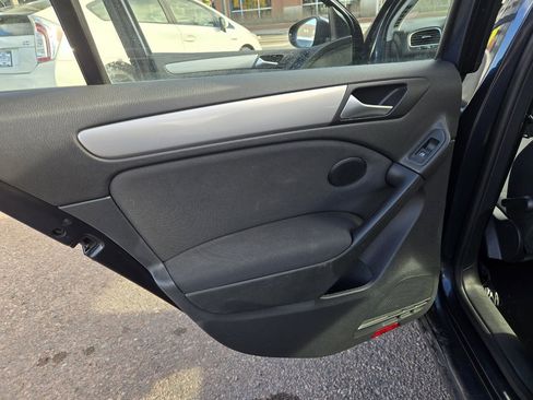 Used 2012 Volkswagen Golf TDI image 18