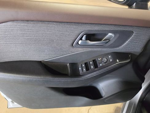 Used 2023 Nissan Rogue SV FWD image 5
