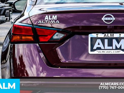 Used 2025 Nissan Altima 2.5 SV FWD image 13