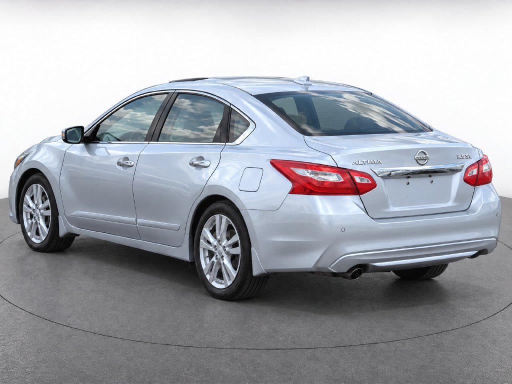 Used 2016 Nissan Altima 3.5 SL w/ 3.5 Technology Package FWD image 3