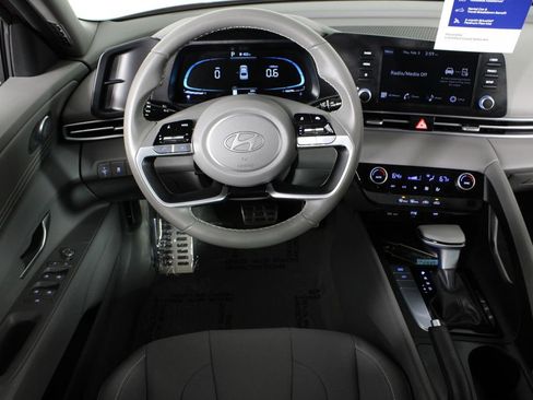 Used 2025 Hyundai Elantra Sport image 7