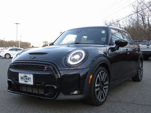 Used 2023 MINI Cooper S image 2