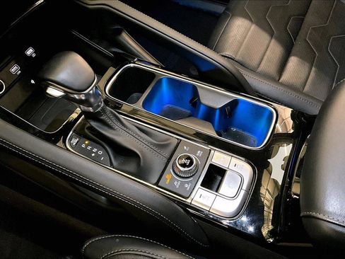 Used 2021 Kia Telluride SX w/ SX Prestige Package image 16