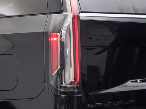 Used 2021 Cadillac Escalade Premium Luxury AWD/4WD image 13