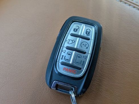 Used 2024 Chrysler Pacifica Pinnacle w/ Trailer Tow Group image 43