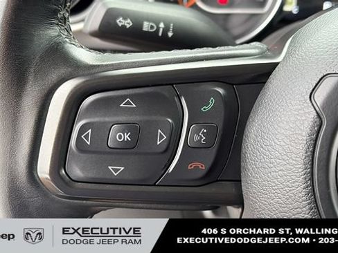 Used 2022 Jeep Gladiator Sport AWD/4WD image 13