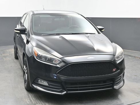 Used 2016 Ford Focus ST w/ Equipment Group 401A image 3