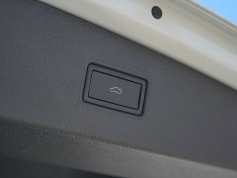 Used 2022 Volkswagen Tiguan SE image 26