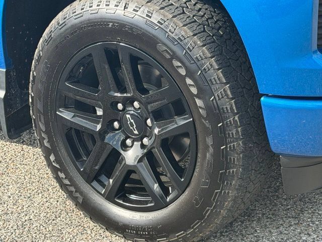 Used 2023 Chevrolet Silverado 1500 RST AWD/4WD image 9