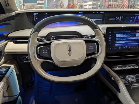 Used 2024 Lincoln Nautilus Premier w/ Equipment Group 102A AWD/4WD image 2