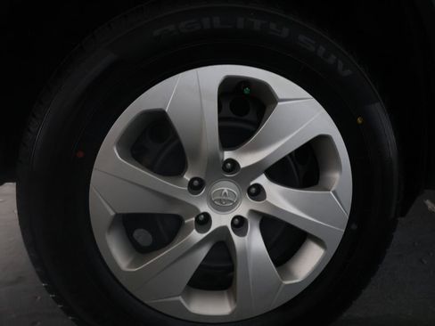Used 2021 Toyota RAV4 LE FWD image 31
