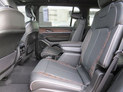 New 2025 Jeep Grand Cherokee L Summit image 19