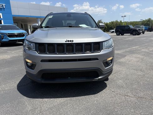 Used 2021 Jeep Compass Latitude FWD image 2