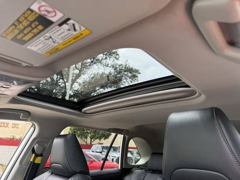 Used 2019 Toyota RAV4 XLE Premium FWD image 25