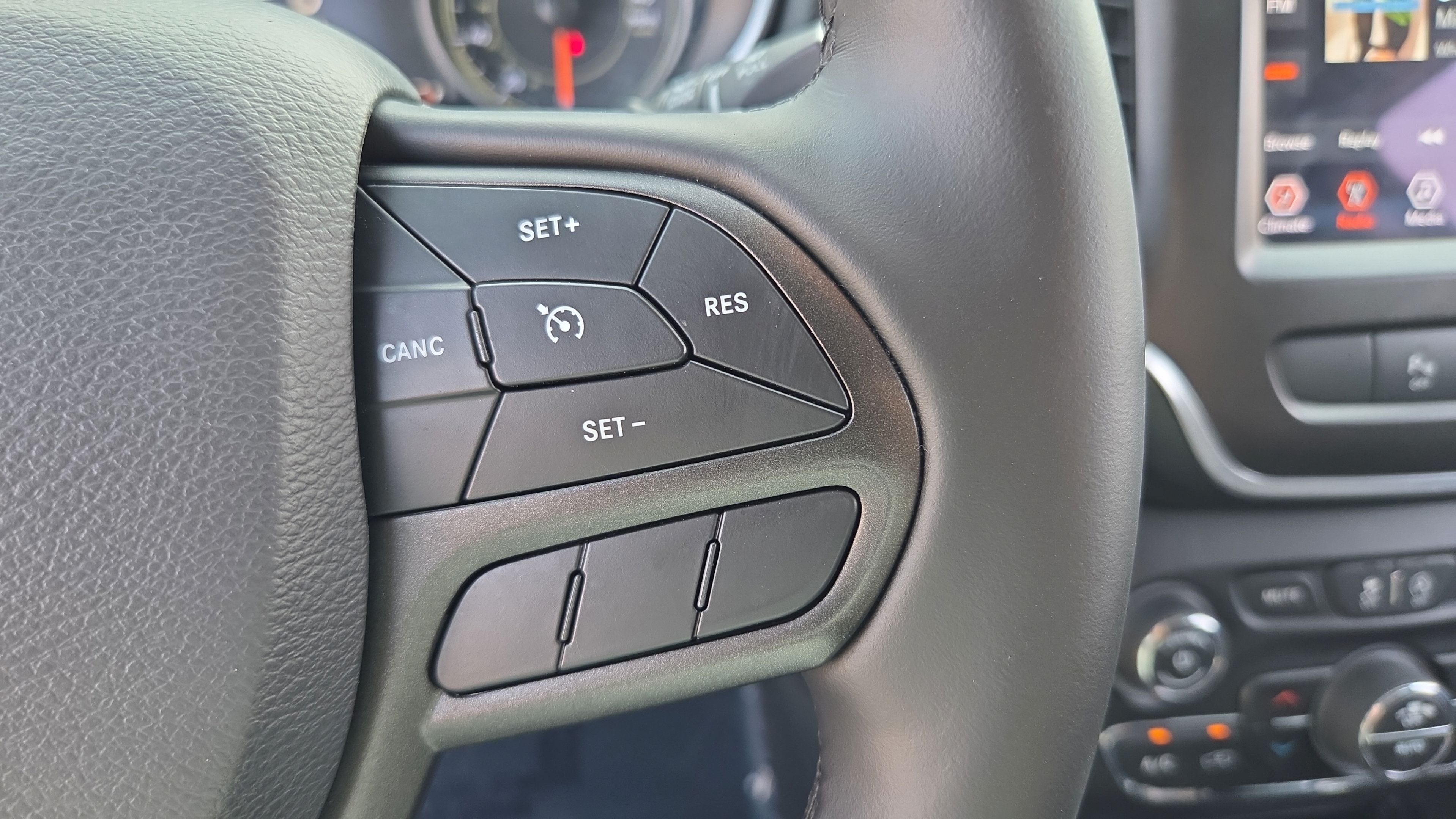 Used 2020 Jeep Cherokee Trailhawk w/ Cold Weather Group AWD/4WD image 24