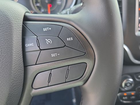 Used 2020 Jeep Cherokee Trailhawk w/ Cold Weather Group AWD/4WD image 24