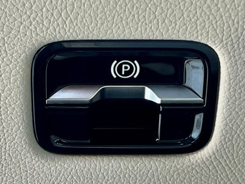 Certified 2026 Mercedes-Benz GLC 300 4MATIC image 33