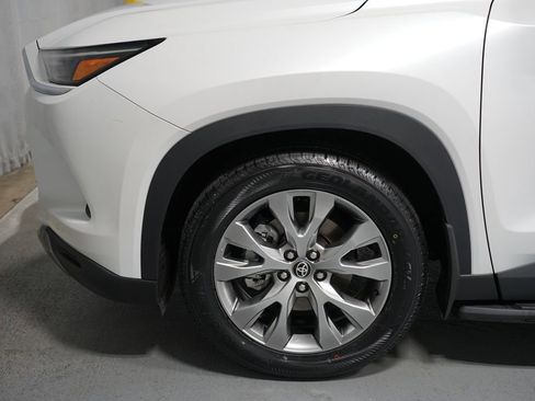 Used 2024 Toyota Grand Highlander Limited image 5
