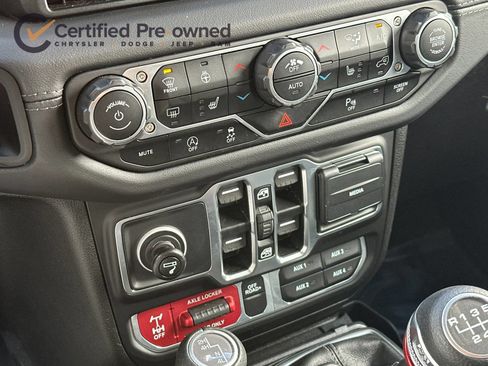Used 2024 Jeep Gladiator Mojave AWD/4WD image 21