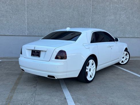 Used 2018 Rolls-Royce Ghost RWD image 2