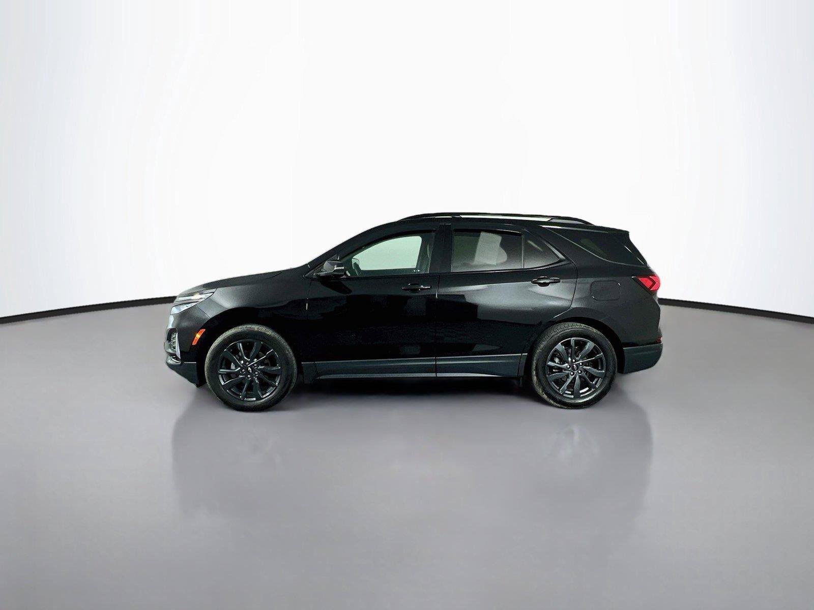 Used 2023 Chevrolet Equinox RS AWD/4WD image 3