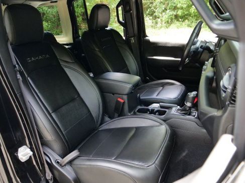 Used 2022 Jeep Wrangler Unlimited Sahara w/ Cold Weather Group AWD/4WD image 42