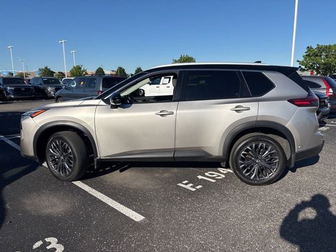 Used 2025 Nissan Rogue SL w/ Tech Package AWD/4WD image 8