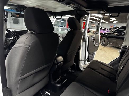 Used 2017 Jeep Wrangler Unlimited Sport w/ Quick Order Package 24S AWD/4WD image 40