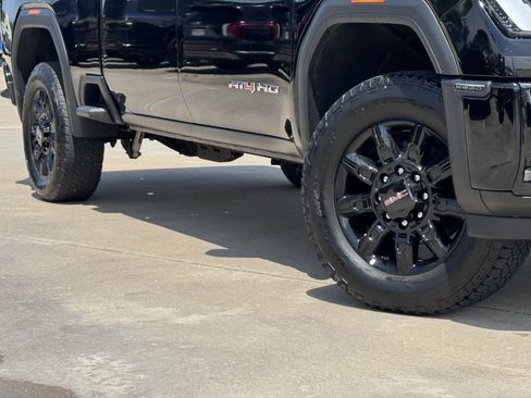 Used 2025 GMC Sierra 2500 AT4 AWD/4WD image 13
