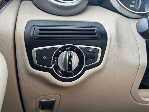 Used 2017 Mercedes-Benz GLC 300 4MATIC image 18