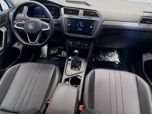 Used 2024 Volkswagen Tiguan SE image 12