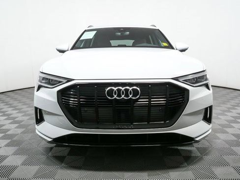 Certified 2022 Audi e-tron Premium image 36