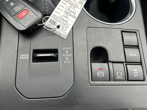 Used 2023 Toyota Highlander LE image 29