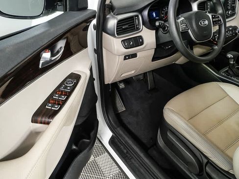 Used 2020 Kia Sorento LX image 7