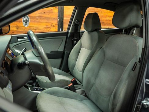 Used 2014 Hyundai Accent GLS image 9