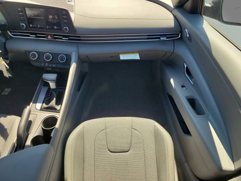 New 2026 Hyundai Elantra SE image 18