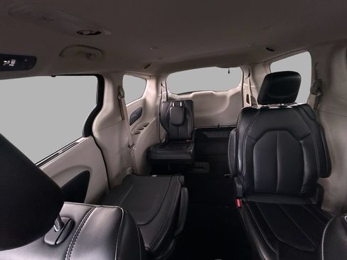 Used 2024 Chrysler Pacifica Touring-L FWD image 24
