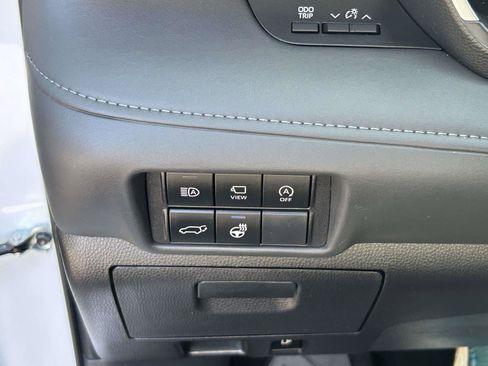 Used 2023 Toyota Highlander Platinum FWD image 31
