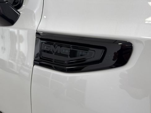 Used 2023 GMC Yukon AT4 w/ AT4 Premium Plus Package image 9