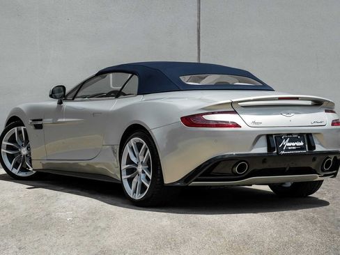 Used 2016 Aston Martin Vanquish Volante RWD image 17