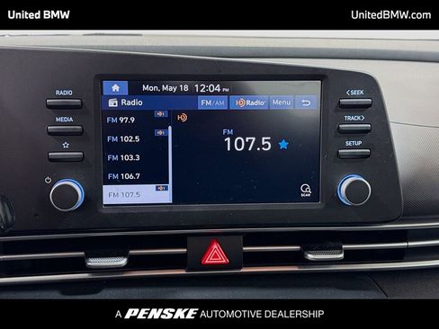 Used 2022 Hyundai Elantra SE FWD image 8