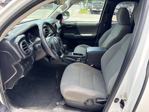 Used 2020 Toyota Tacoma SR RWD image 10