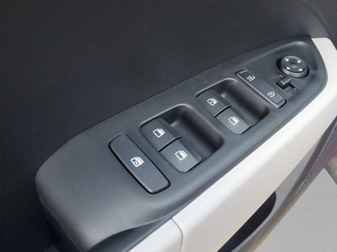 Used 2025 Hyundai Venue SEL FWD image 52