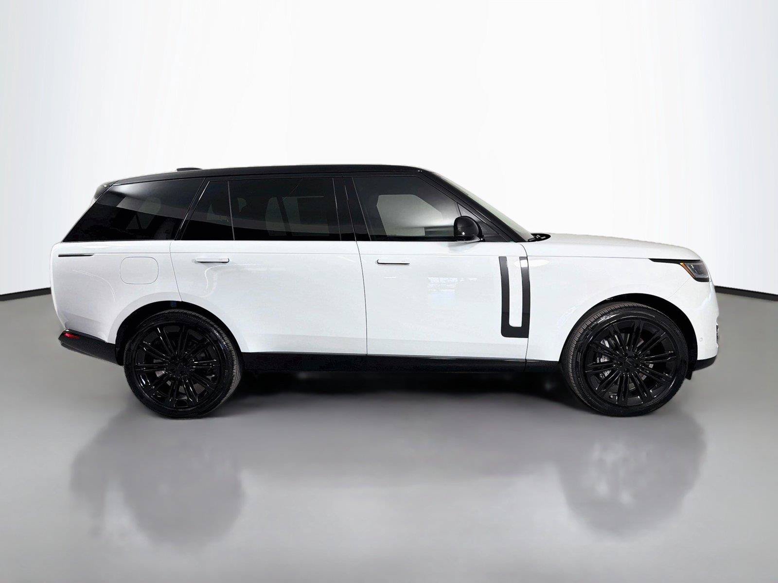 New 2026 Land Rover Range Rover Long Wheelbase SE AWD/4WD image 4