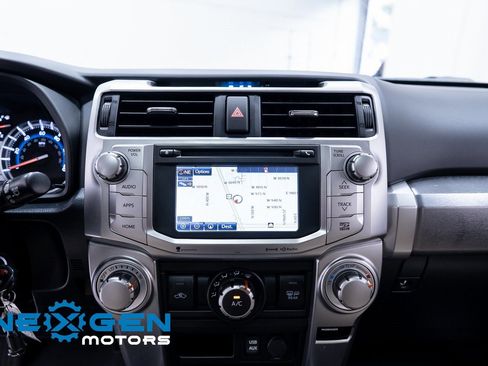 Used 2018 Toyota 4Runner SR5 Premium image 12