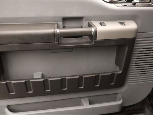 Used 2015 Ford F250 XLT w/ XLT Interior Package image 18