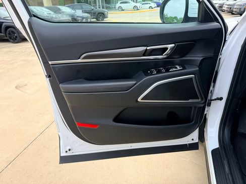 Used 2025 Kia Telluride S FWD image 9