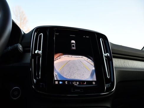 Certified 2025 Volvo XC40 B5 Core image 14